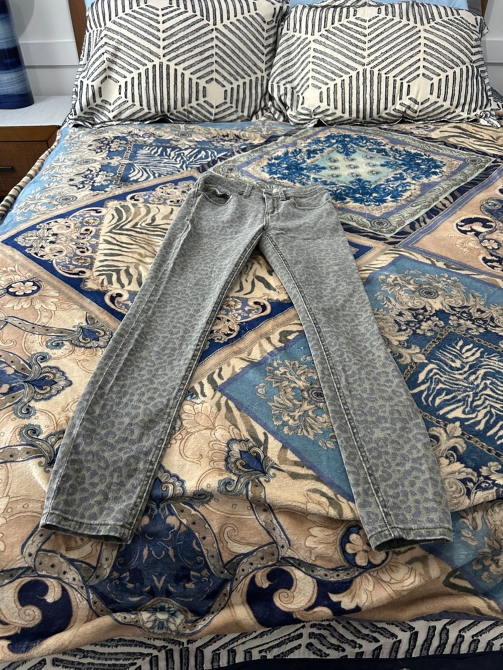 Indigo Rein Gray Leopard-Print Skinny Jeans